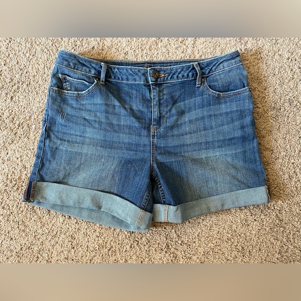 Simply Vera Wang Shorts Size 12